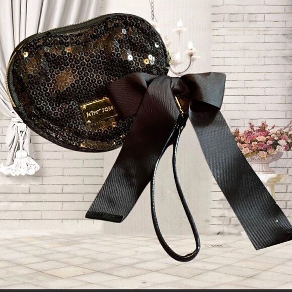 Betsey Johnson Heart Shaped Black Sequins Wristlet Evening Cocktail Purse - Picture 1 of 7